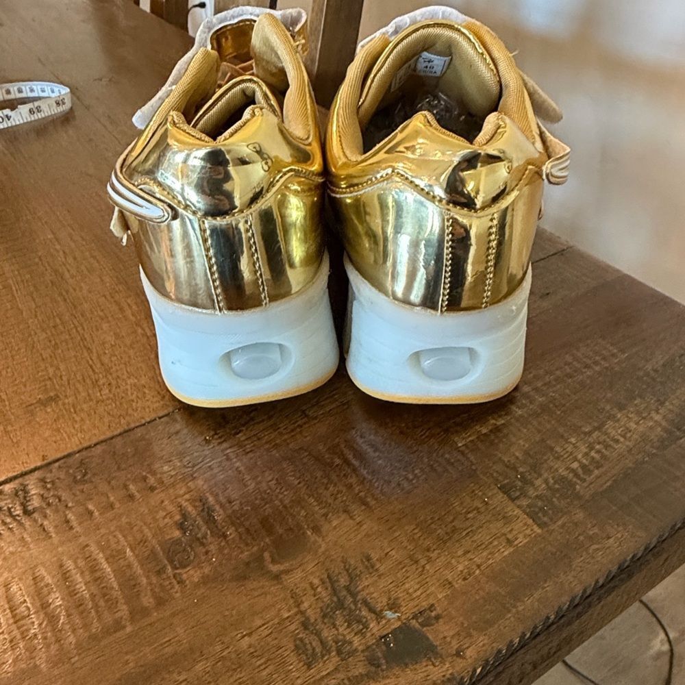 Metallic Gold Platform Roller Sneakers light up - Picture 4 of 10